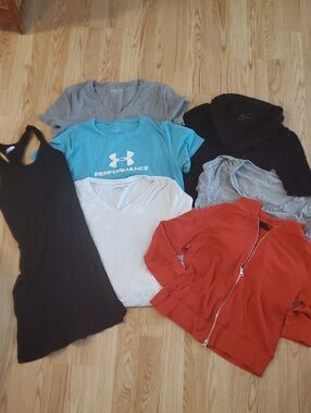Womens XS/S 7 pc Lot Tops, Tees And 1 Basic Cotton Racerback Dress